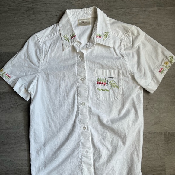White Garden-themed Embroidered Blouse Small/Petite - Picture 2 of 5